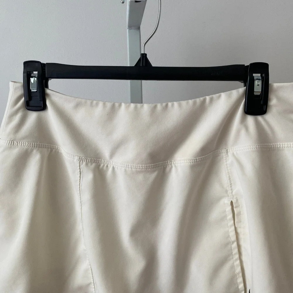 Nike medium white